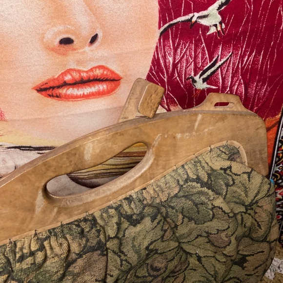 vintage 40s 50s tapestry handbag w/ unique wooden handle - Picture 4 of 7